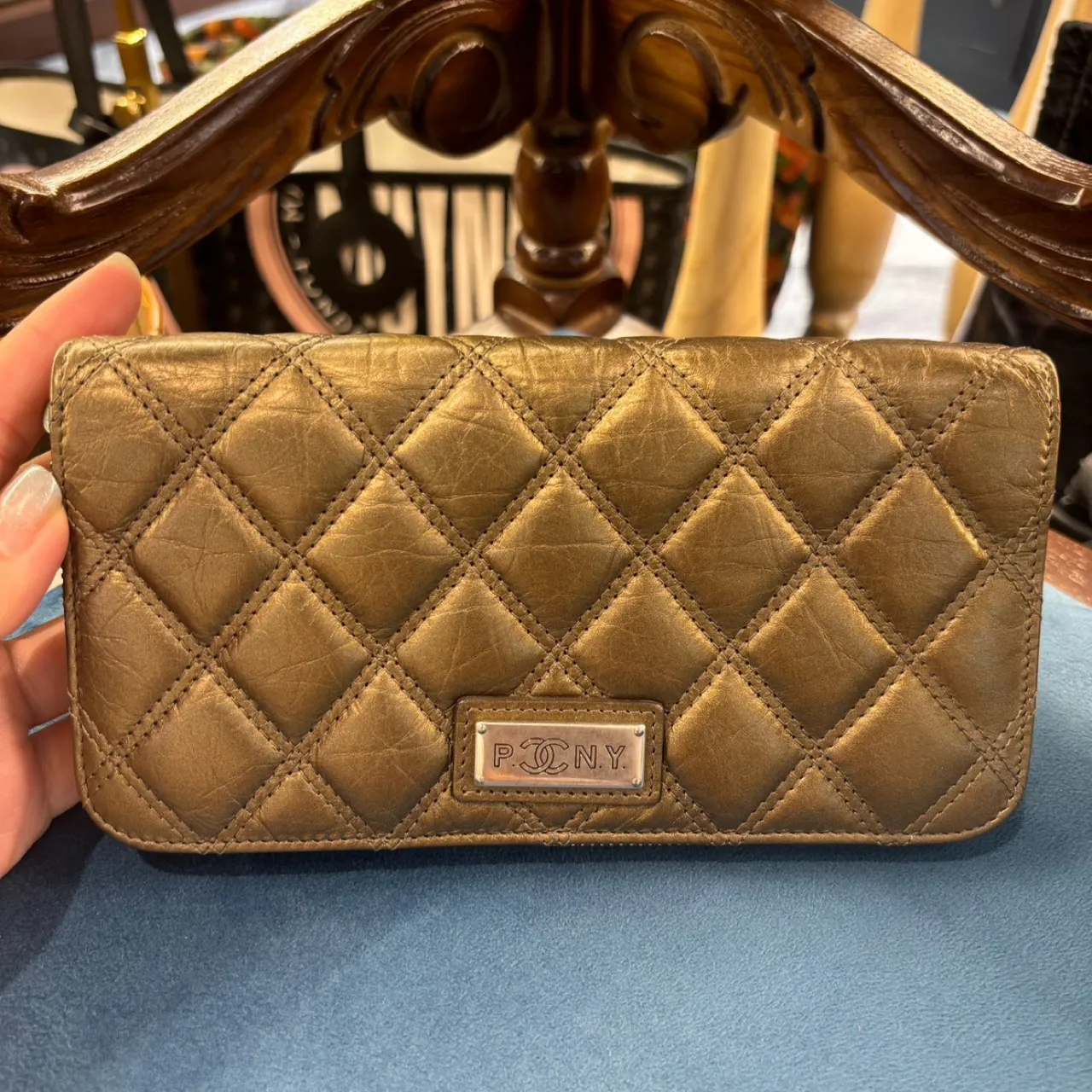 Second-hand light pink long wallet made of lychee wood