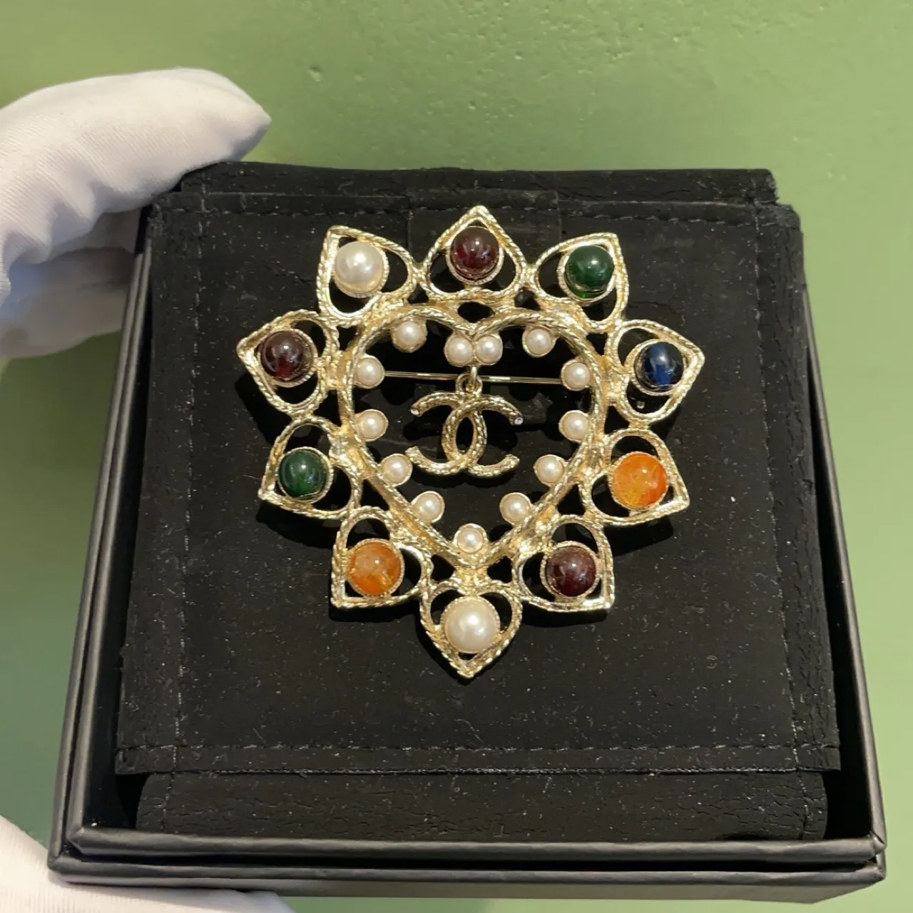 Second-hand colored bead brooch