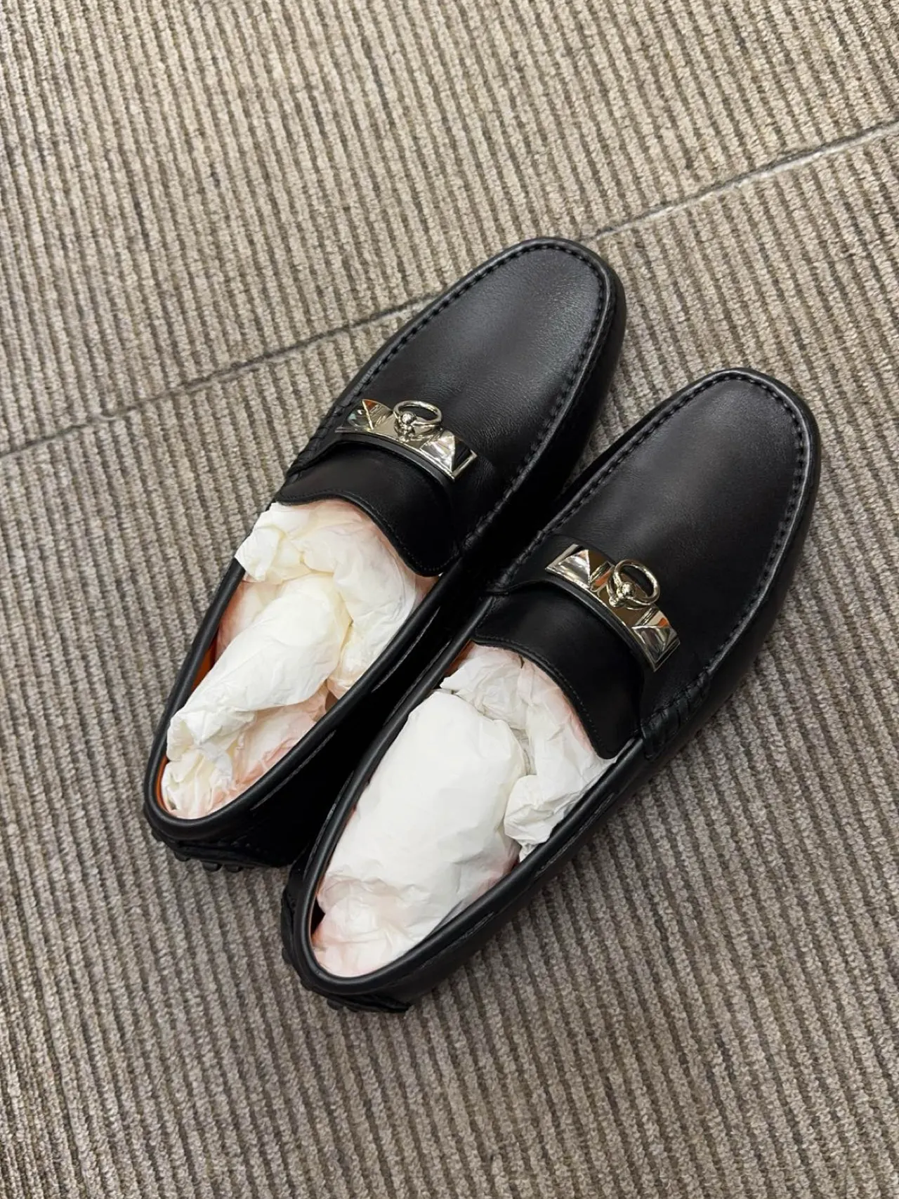 Black silver rivet flat shoes, size 39, second-hand