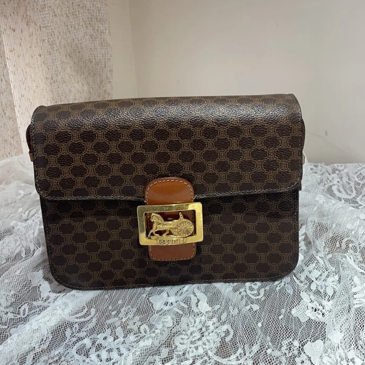 Second-hand vintage Arc de Triomphe carriage luggage bag