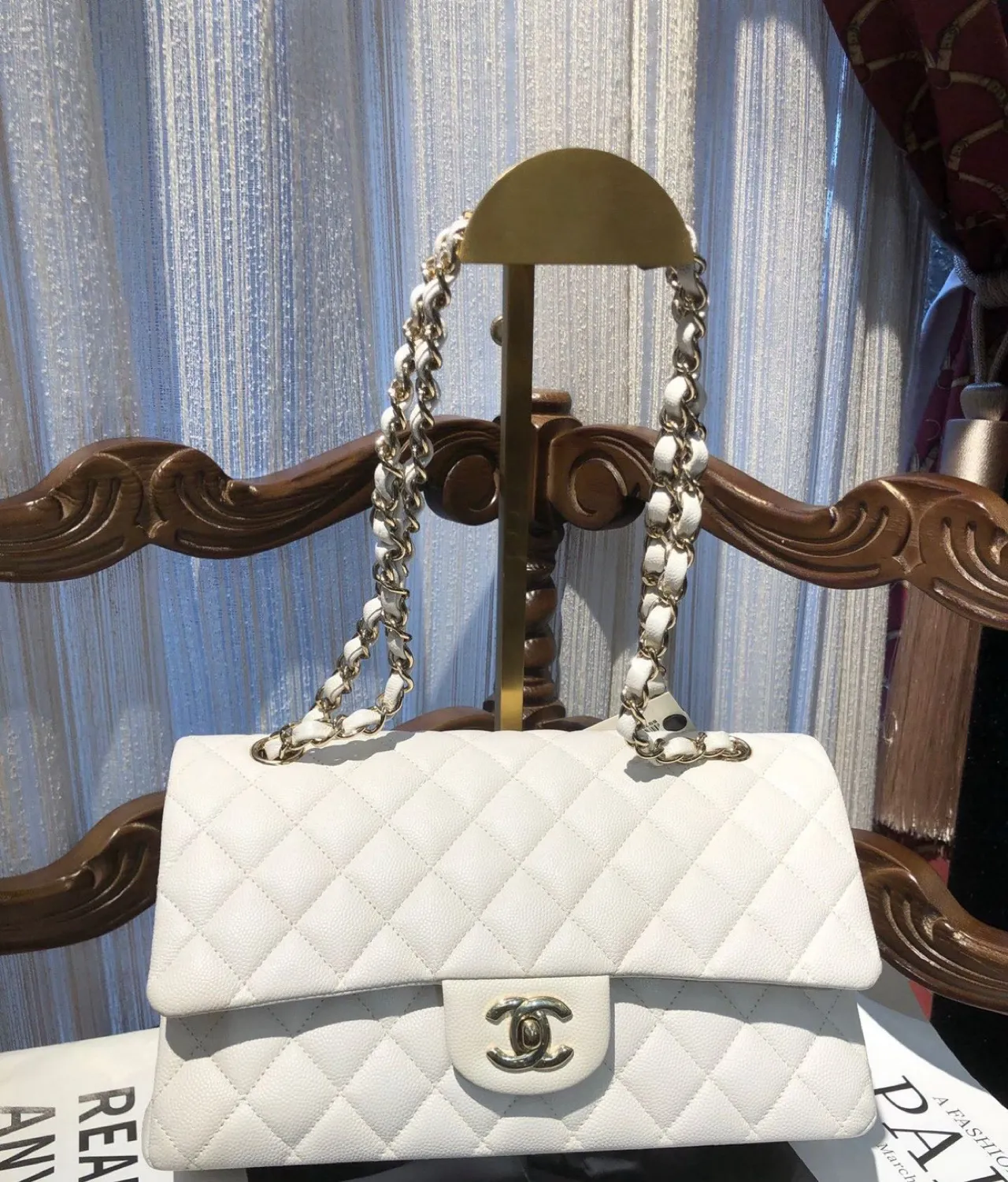 Medium size second-hand white cowhide bag with lychee pattern in CF brand